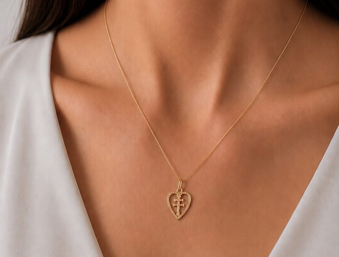 CRUZ CARAVACA ORO 18K CORAZÓN